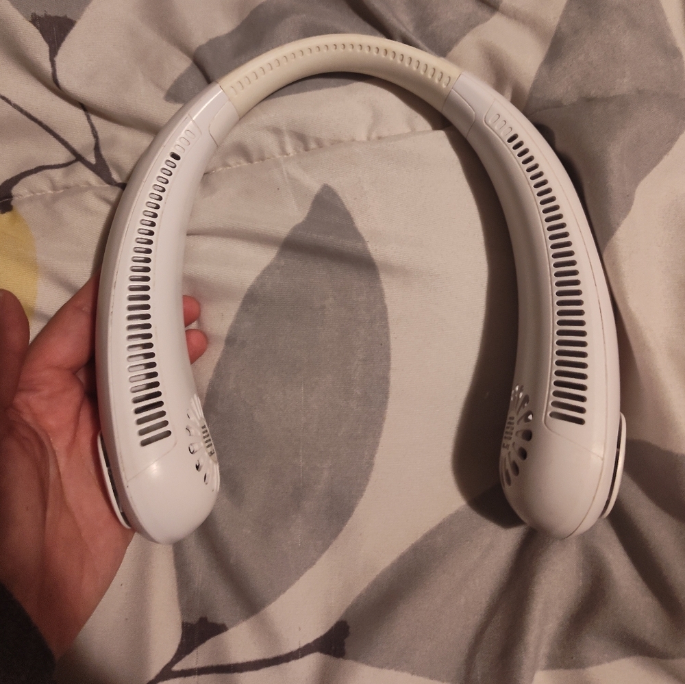 Cat-neck Fan